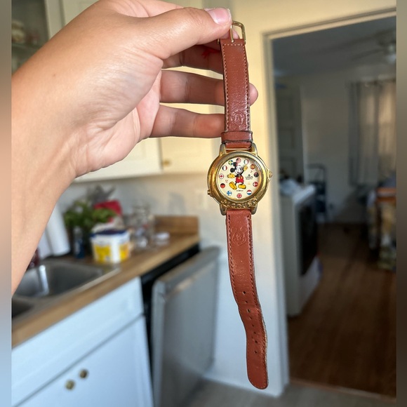 Vintage gold tone Mickey Disney watch - Picture 1 of 2